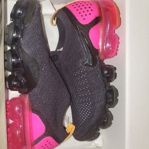 Size 7 women vapormax